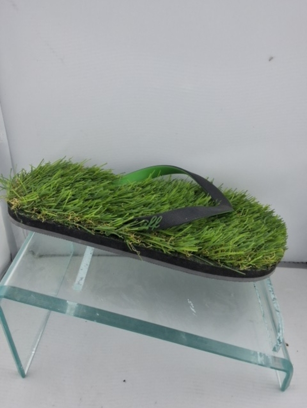 Green Grass-Top Flip Flops - Casual Men’s Sandals